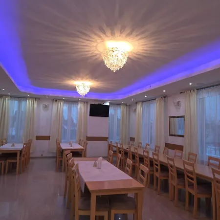 Проживание в семье Biesiadny Dworek