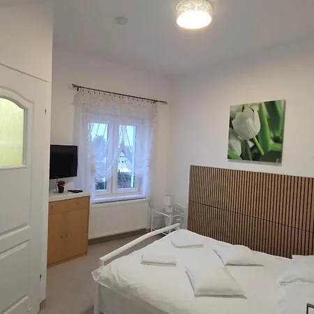 Biesiadny Dworek Проживание в семье Szpegawa