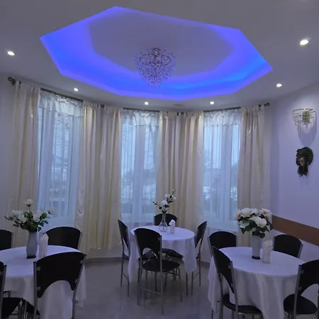 Biesiadny Dworek Homestay *