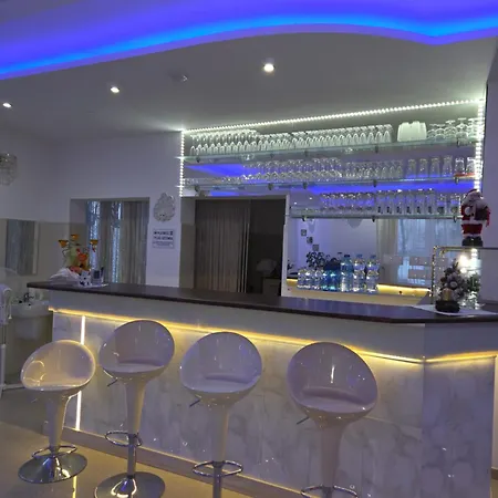 Biesiadny Dworek Проживание в семье Szpegawa