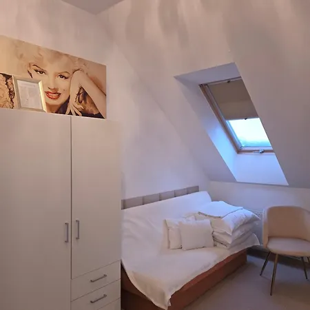 Biesiadny Dworek Проживание в семье Szpegawa