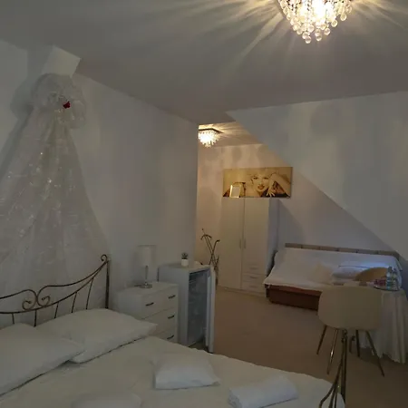 Проживание в семье Biesiadny Dworek Szpegawa