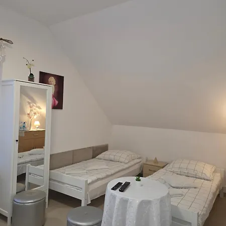 Проживание в семье Biesiadny Dworek