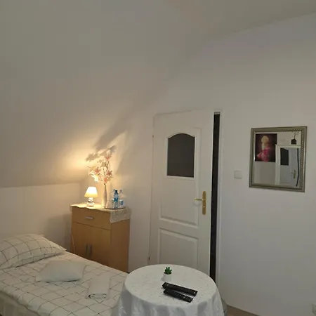 Biesiadny Dworek منزل للإقامة *