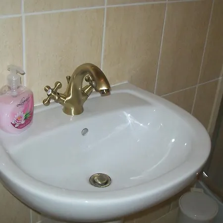 Biesiadny Dworek ホームステイ Szpegawa