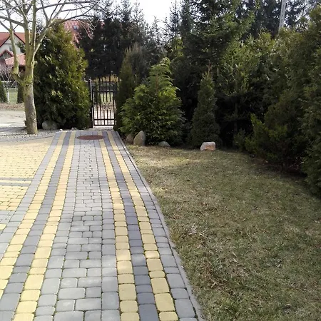 Biesiadny Dworek ホームステイ *