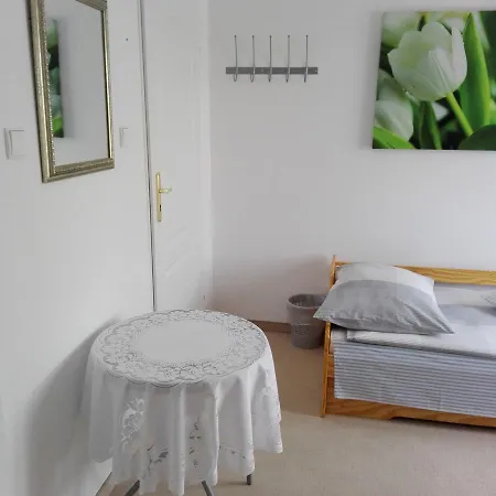 Biesiadny Dworek ホームステイ *