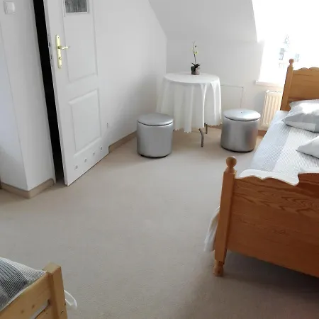 Biesiadny Dworek ホームステイ *