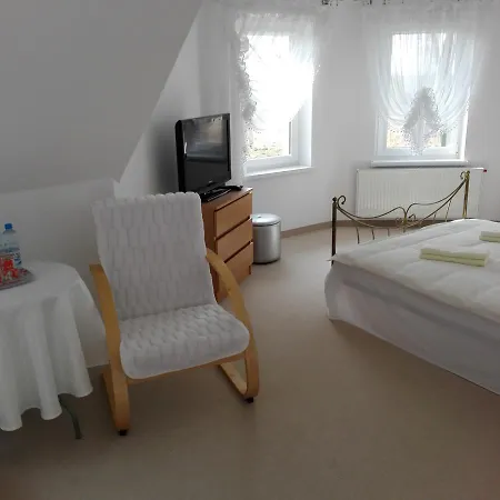 ホームステイ Biesiadny Dworek Szpegawa